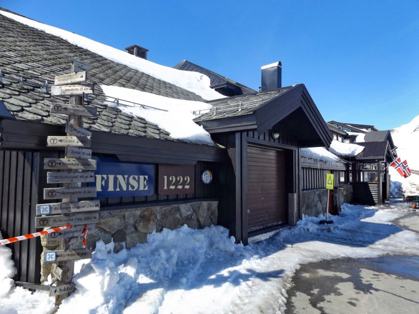 Hotel i lista kierunków od których może głowa rozboleć