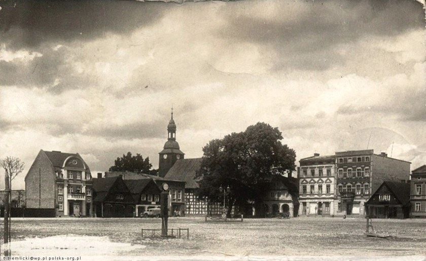 Tak rynek prezentował się przed 1939 rokiem. Fot. https://polska-org.pl/7596225,foto.html