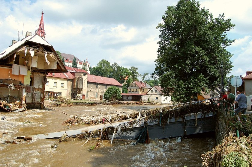 Efekty "błyskawicznej" powodzi z 2010 roku.