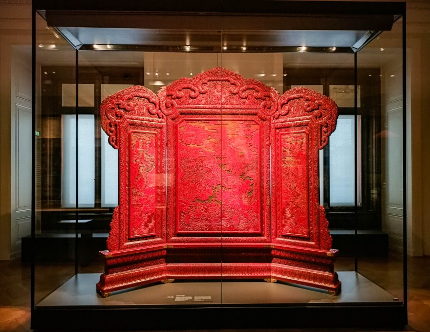 "Parawan" cesarza Qianlonga. Jego przebogatą symbolikę pozwala poznać interaktywny panel.