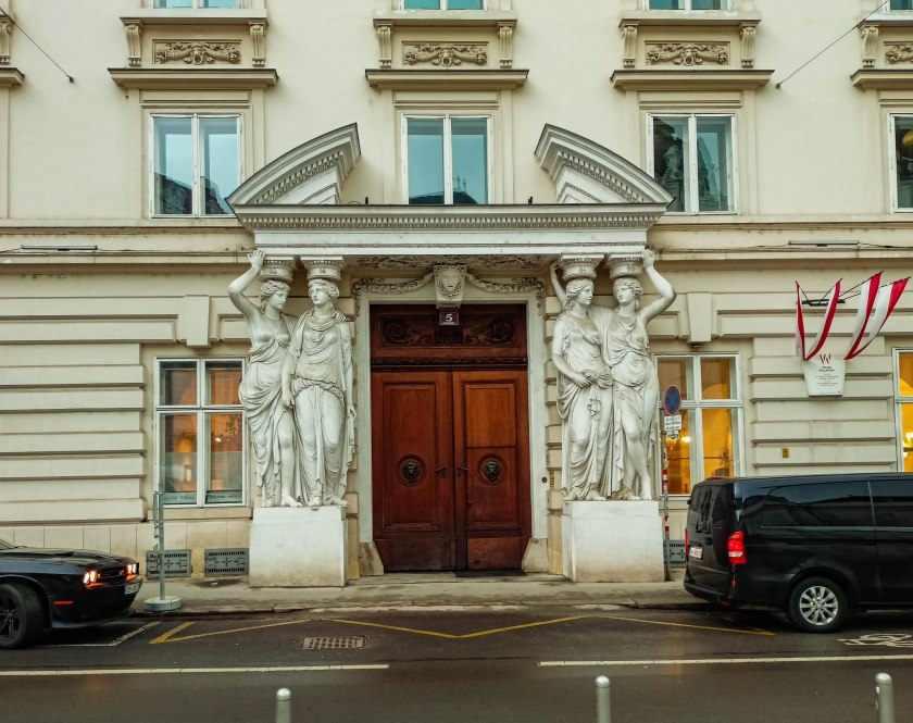 Portal Palais Pallavicini.