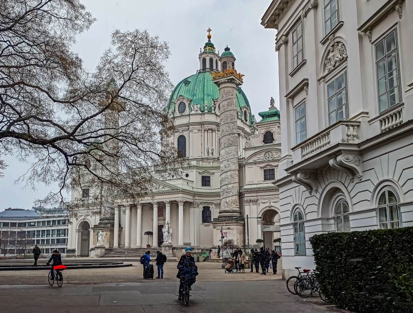 Kościół Karola Boromeusza, perła w barokowej koronie.