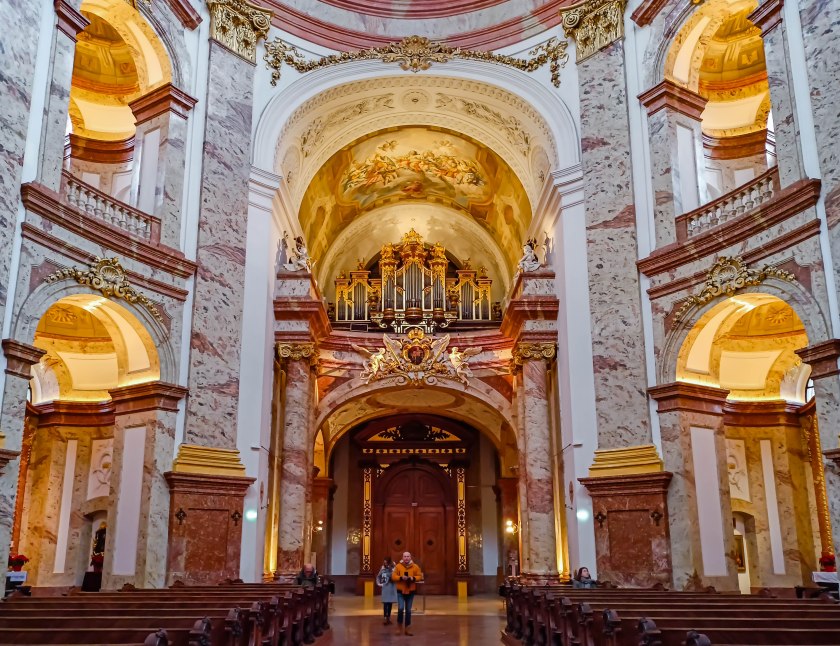 Wnętrza kościoła Karola Boromeusza.